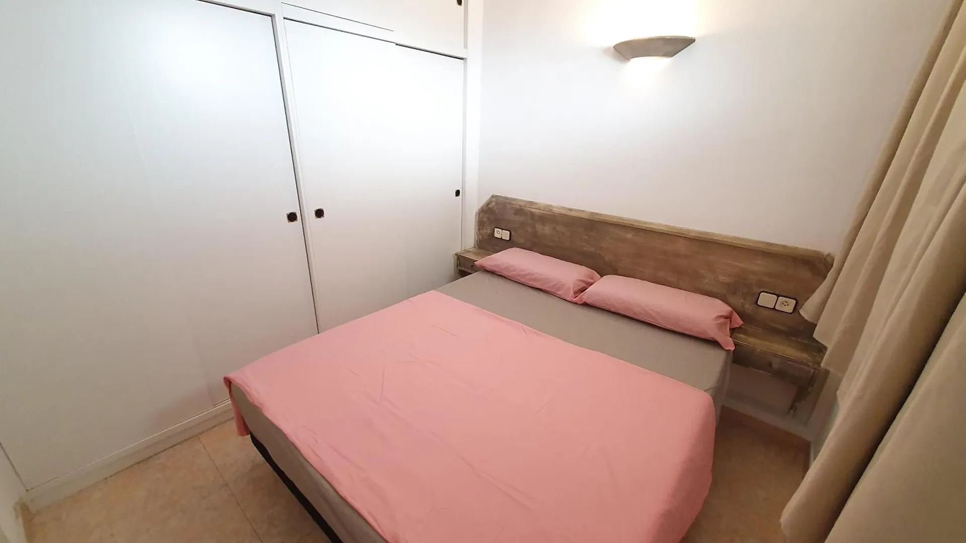 Apartamento SALOU,Carrer de París, playa centro. Piscina.  Salou