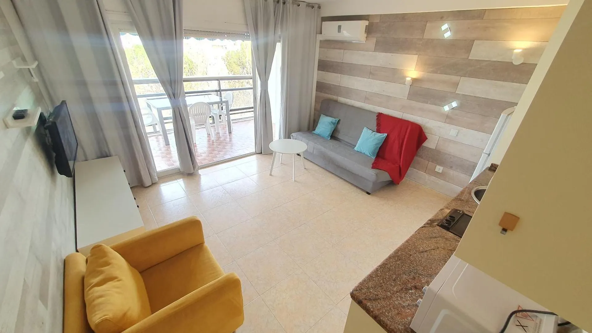 Apartamento SALOU,Carrer de París, playa centro. Piscina. España