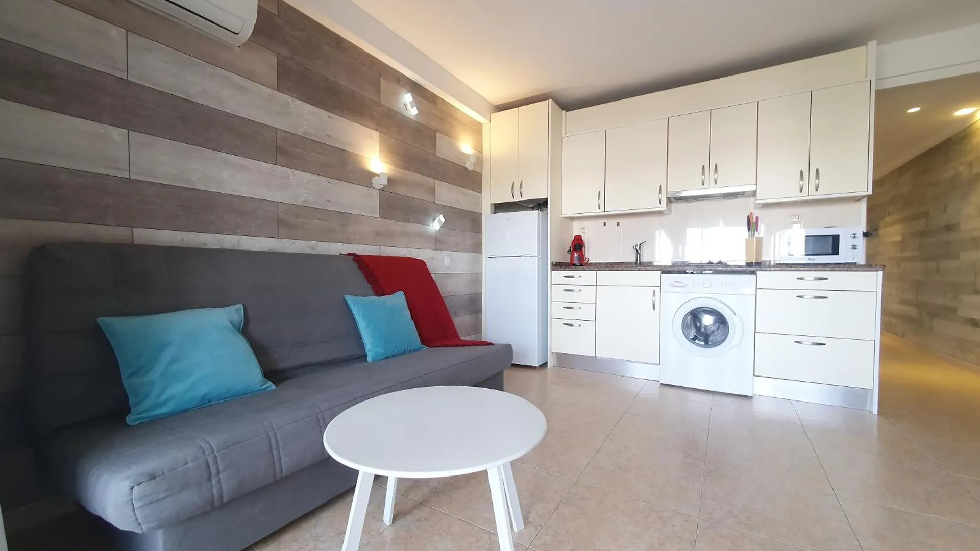 Apartamento SALOU,Carrer de París, playa centro. Piscina.  Salou