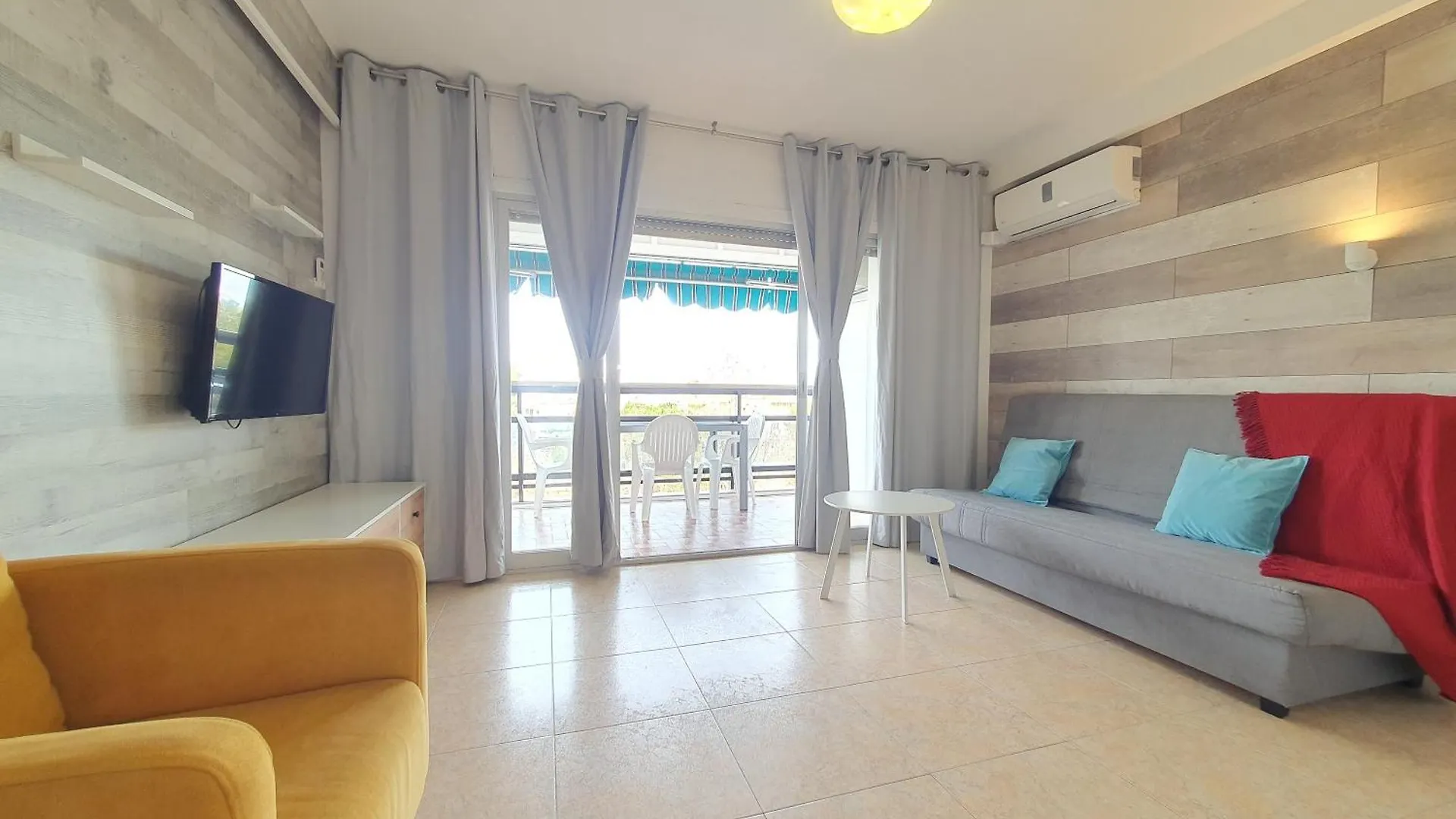 Apartamento SALOU,Carrer de París, playa centro. Piscina. Salou