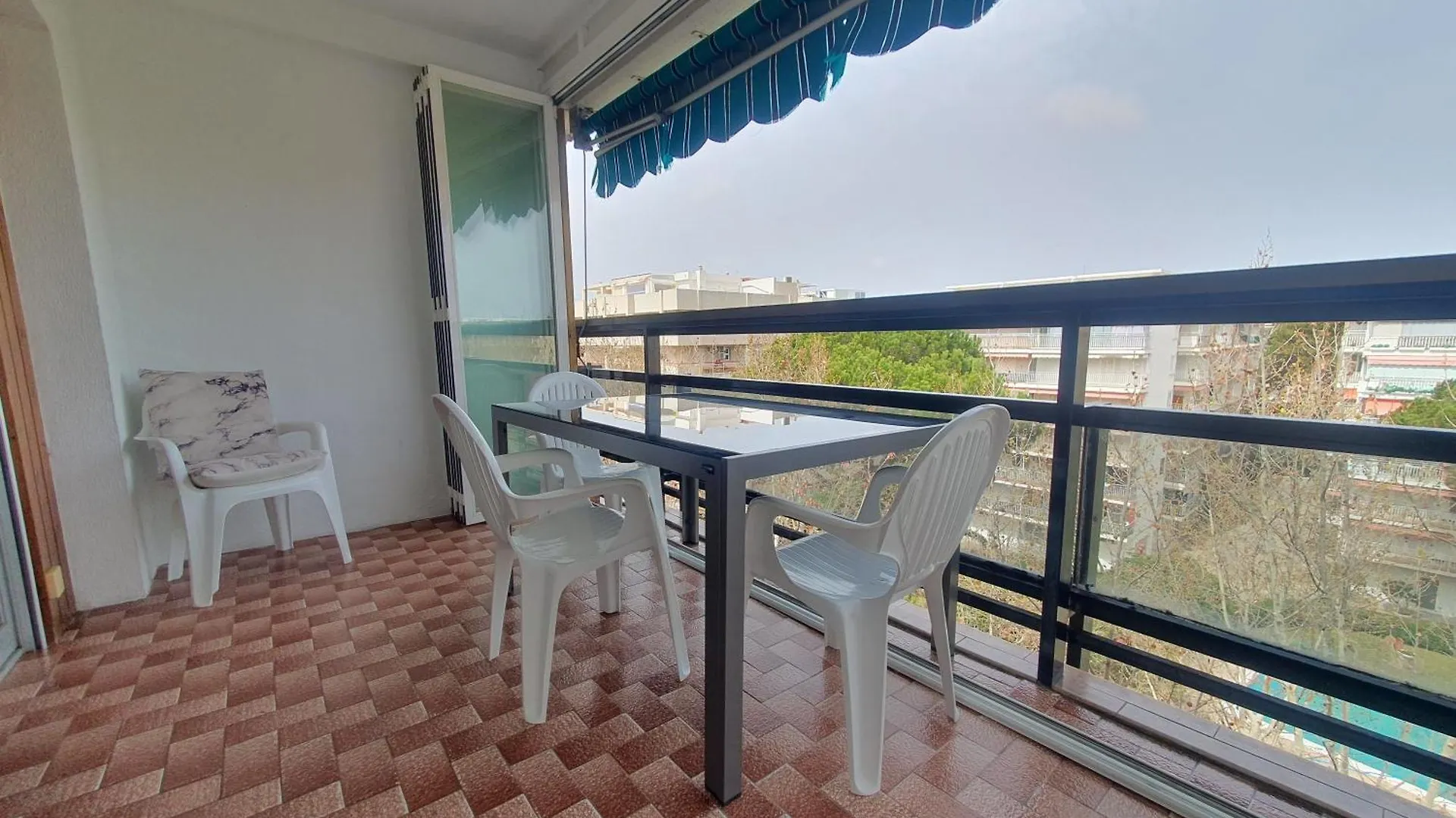 Apartamento SALOU,Carrer de París, playa centro. Piscina. España