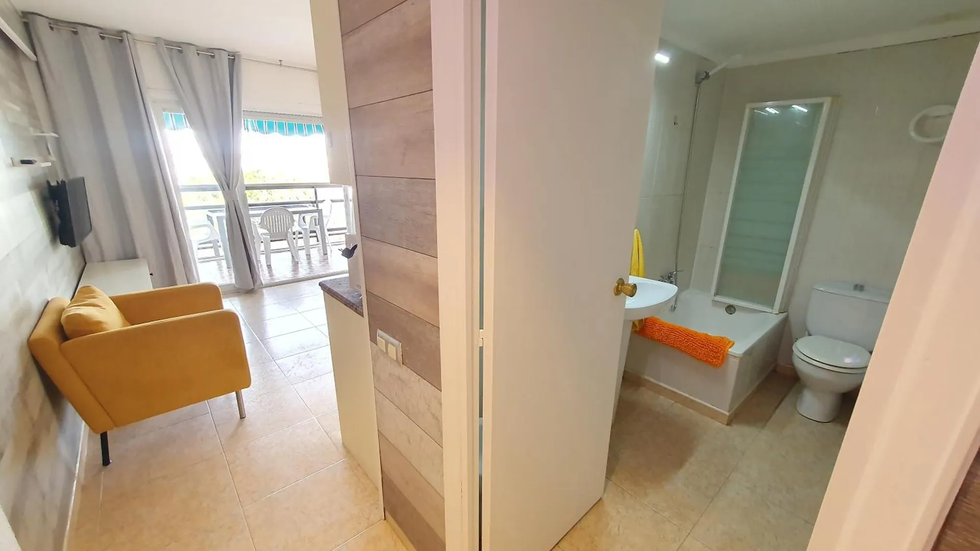 Apartamento SALOU,Carrer de París, playa centro. Piscina.  Salou