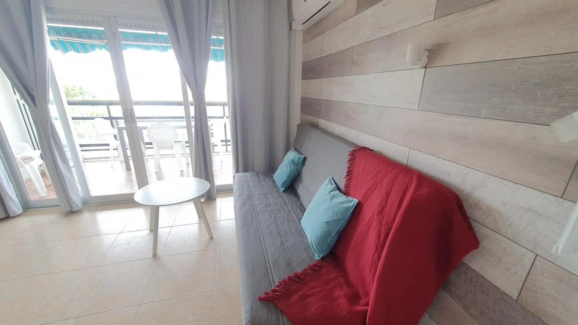 Apartamento SALOU,Carrer de París, playa centro. Piscina. 0*, Salou