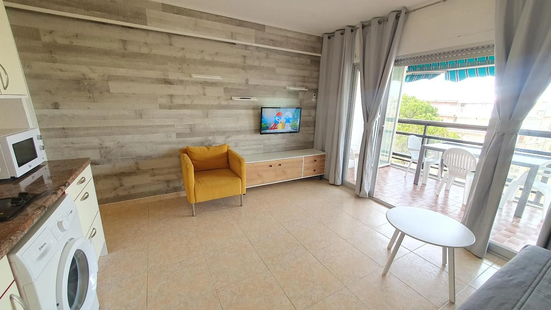 Apartamento SALOU,Carrer de París, playa centro. Piscina. 0*, Salou