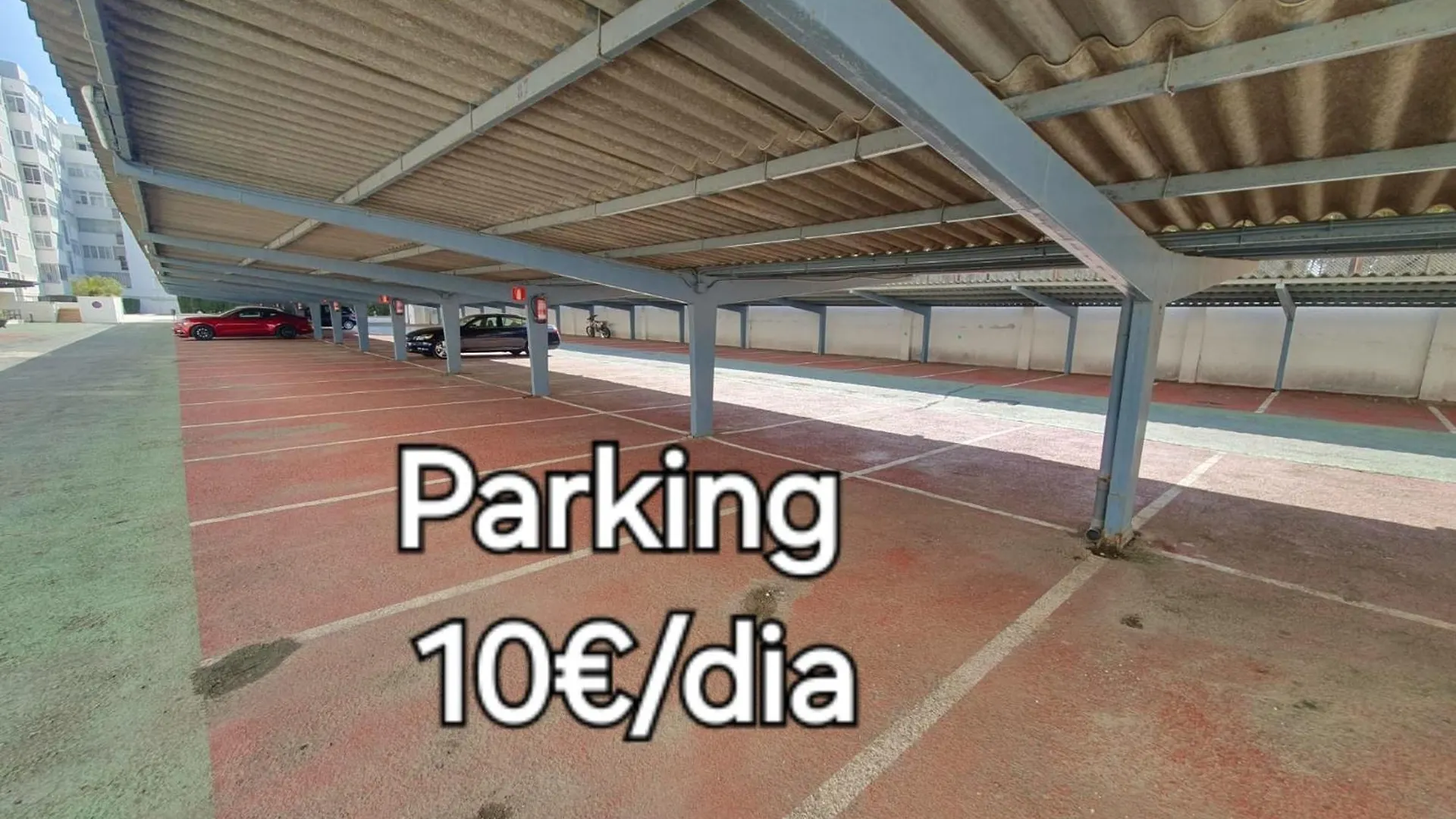 Apartamento SALOU,Carrer de París, playa centro. Piscina.