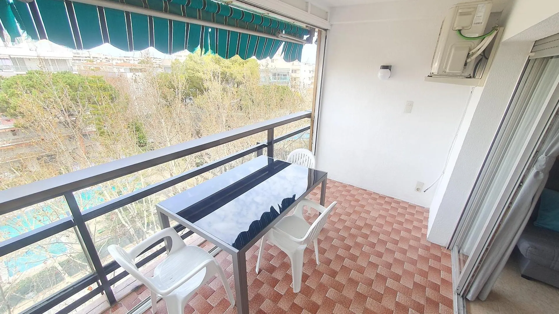 Apartamento SALOU,Carrer de París, playa centro. Piscina. España